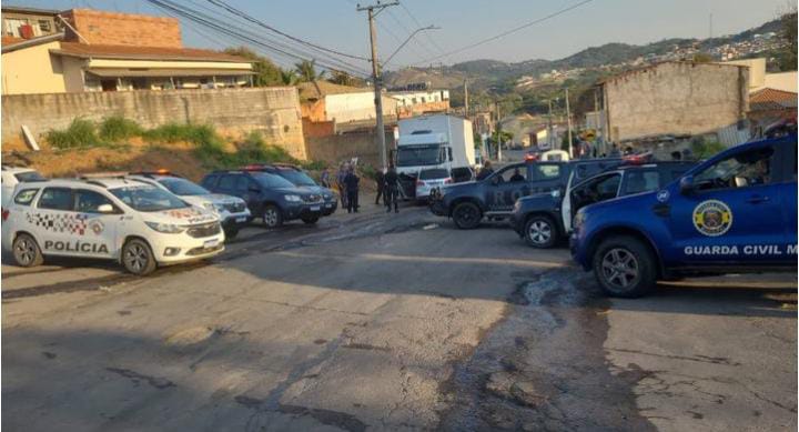 Polícia troca tiros com suspeito no Nova Monte Serrat